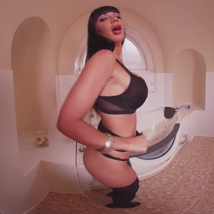 Getting Your Dick Sucked In The Bathtub VR Porn Video